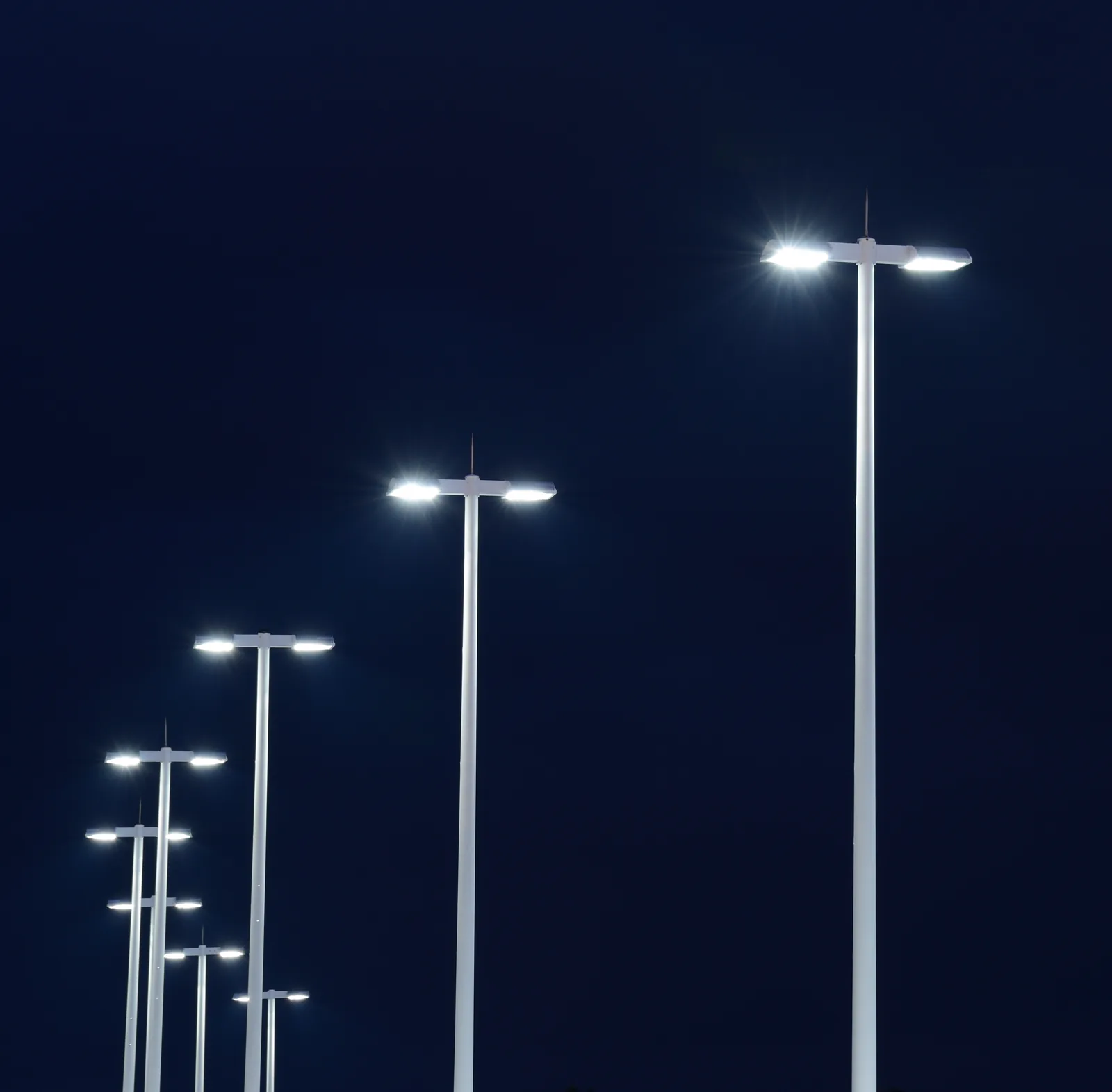 Pali a LED per illuminazione pubblica notturna