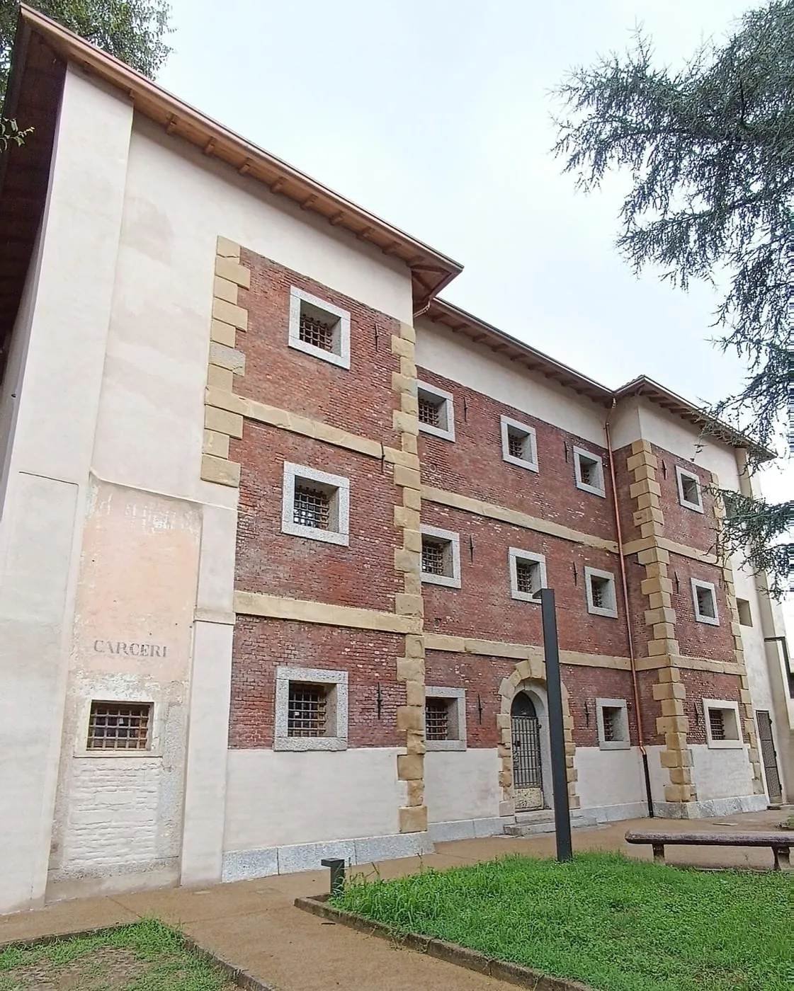 Facciata del carcere di Busto Arsizio